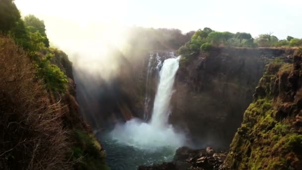 Victoria falls med dimma från vatten — Stockvideo