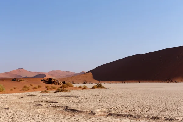 Beautiful sunrise landscape of hidden Dead Vlei — Stock Photo, Image