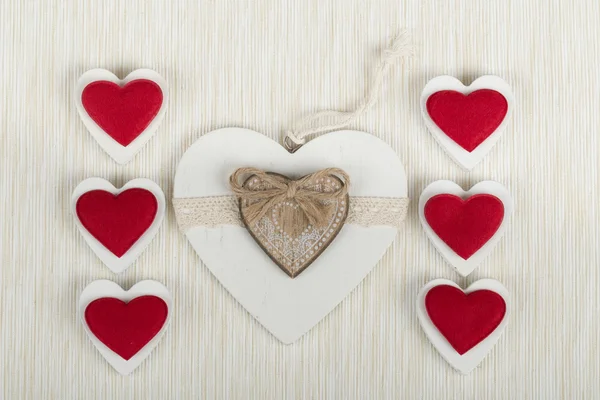 Valentijnsdag houten harten — Stockfoto