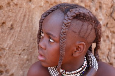 Kimliği belirsiz çocuk Himba kabilesi Namibya