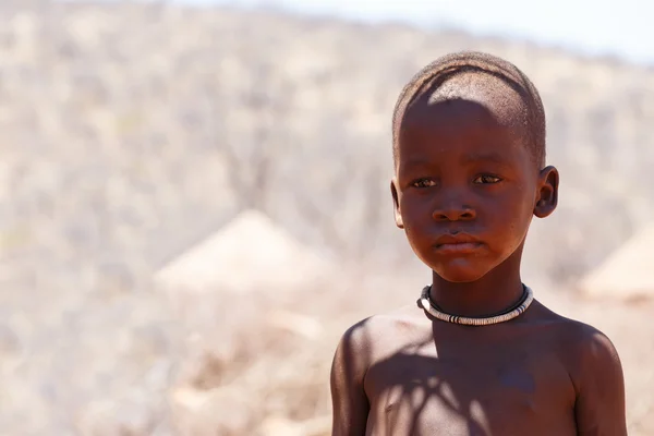Oidentifierade barn Himba stam i Namibia — Stockfoto