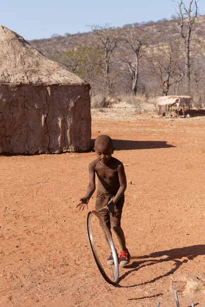 Enfant non identifié tribu Himba en Namibie — Photo