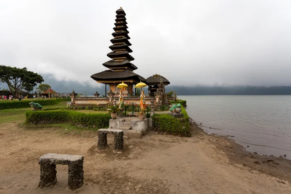Pura Ulun Danu su Tapınağı bir göl Beratan. Bali — Stok fotoğraf