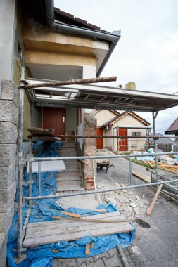 İnşaat ya da kırsal ev tamiri