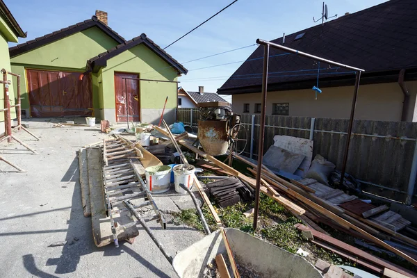 Konstruktion eller reparation av landsbygdens hus — Stockfoto