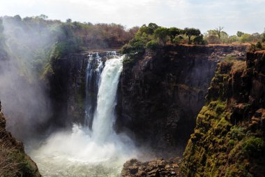 Su sis ile Victoria Şelaleleri