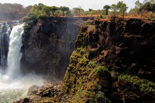 De Victoria falls met mist van water — Stockfoto