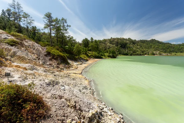 Lago sulfuroso - Danau Linow — Fotografia de Stock