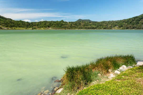 Sulphurous lake - Danau Linow — Stock Photo, Image