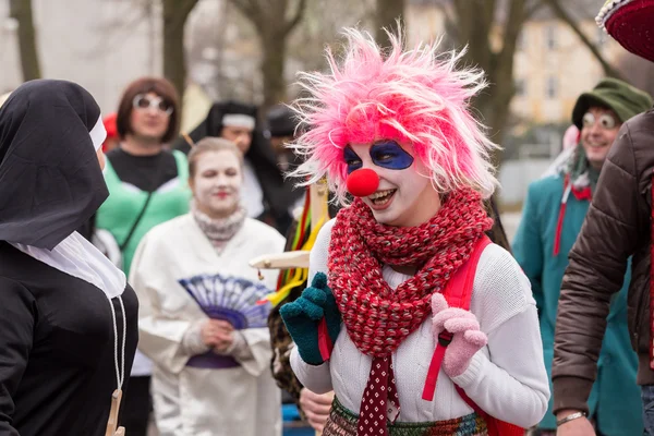 Menschen besuchen den Masopust-Karneval — Stockfoto