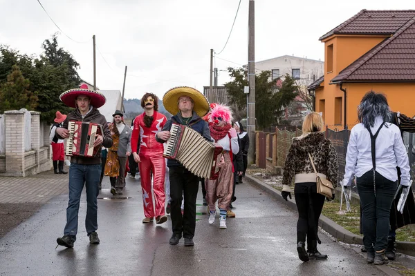 Lidé zúčastní karnevalu Masopust — Stock fotografie