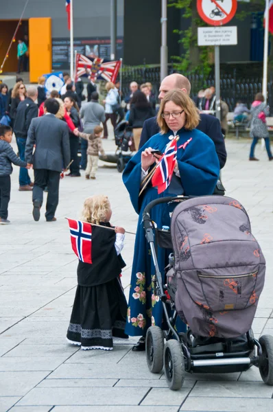 People during Constitution Day in Stavanger, May 2014 — Stock Photo, Image