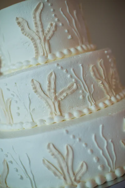 Wedding cake on the table — Stock Photo, Image