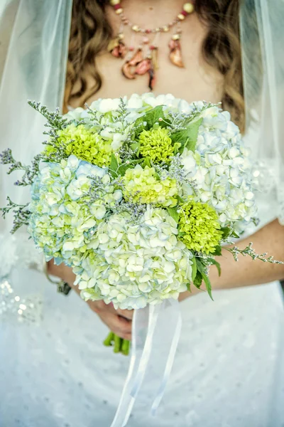 Bride holding flowers — Stock Photo, Image