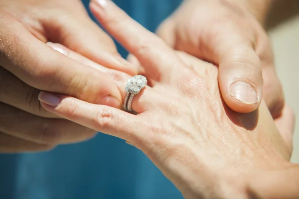 Düğün günü elele