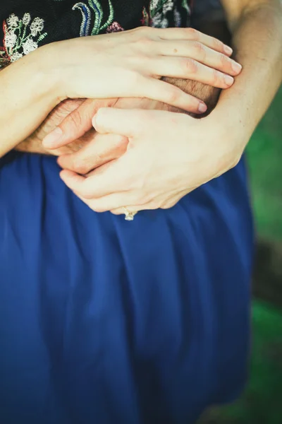 Bröllopsdag hand i hand — Stockfoto