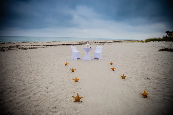 Beach düğün töreni kurmak — Stok fotoğraf