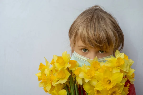 Portrait Boy Wearing Medical Mask Holding Bouquet Yellow Flowers — Stock Photo, Image