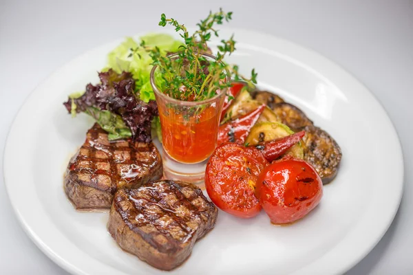 Steak- és zöldségfélék — Stock Fotó