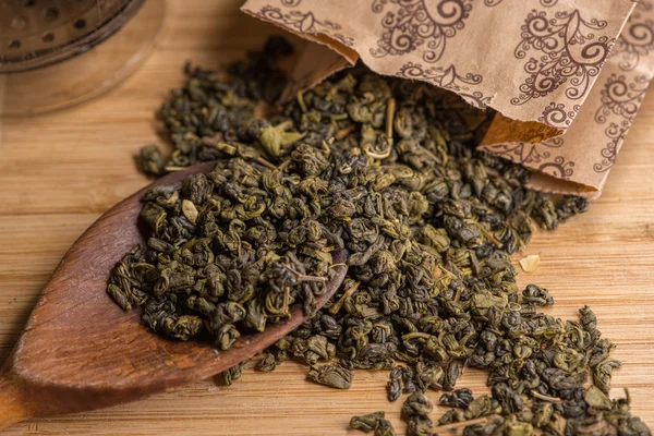 yeşil çay yaprakları