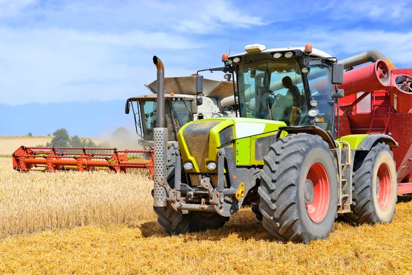 Grain harvesting combine Royalty Free Stock Photos