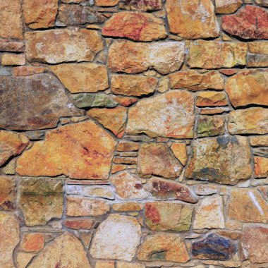 Çatlamış bir taştan bir duvar parçası.