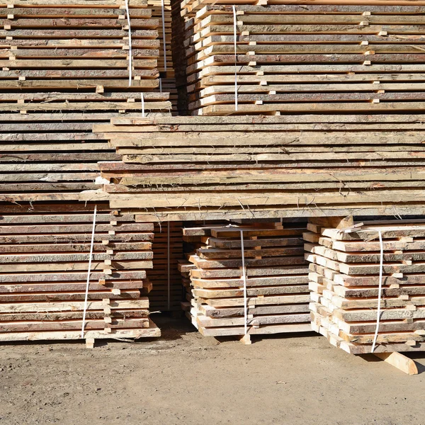 Not edging board in stacks in an industrial landscape — Stock Photo, Image