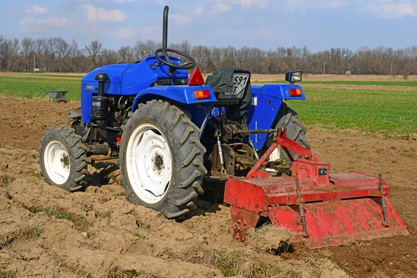 Braak van een veld voorjaar — Stockfoto