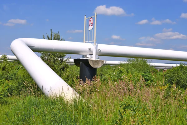 The high pressure pipeline in a summer landscape — Stock Photo, Image