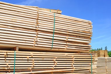 Yığın doğranmış tahta