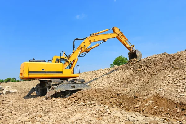 On the construction of a protective dam — Stock Photo, Image