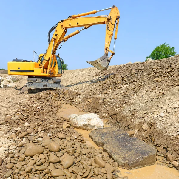 Sulla costruzione di una diga protettiva — Foto Stock