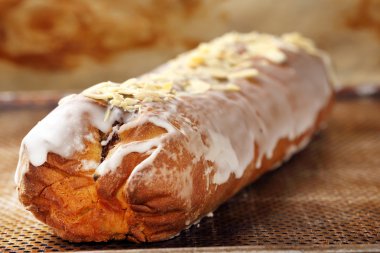 Paskalya haşhaş kek buzlanma ve badem