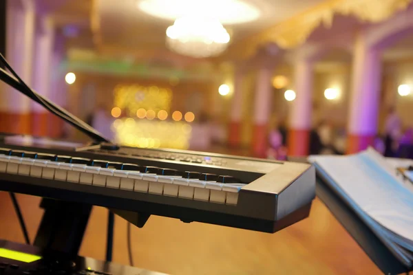 Sala vacía durante la fiesta o la recepción de la boda — Foto de Stock