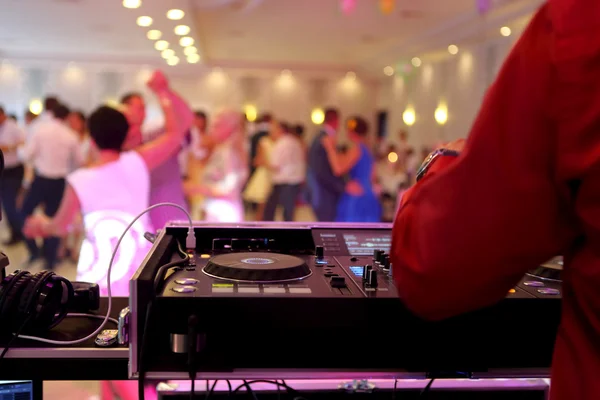 Dancing couples during party or wedding celebration — Stock Photo, Image