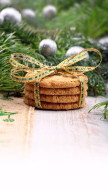 Dekorasyon ahşap arka plan üzerinde ile Noel tatlılar