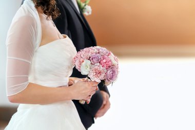 gelin gül buketi ile