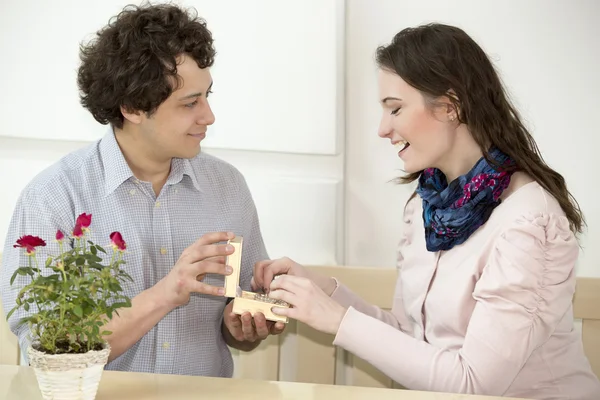 Loving couple at the shopping center — Stock Photo, Image