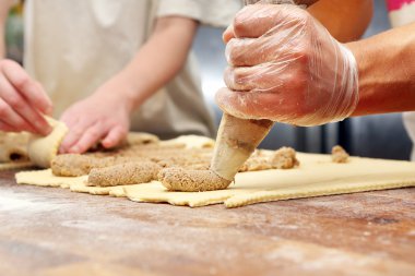 Baker pasta kruvasan için doldurma ekler