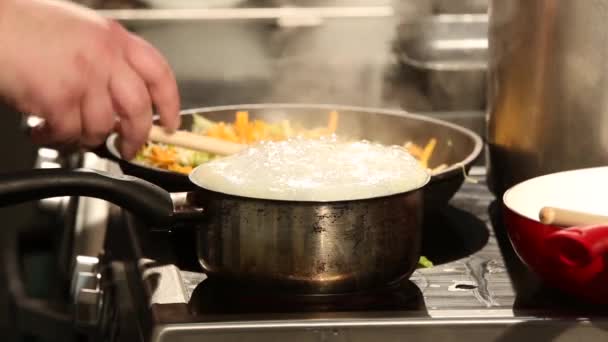 Dish cooked and boil on the stove — Stock Video