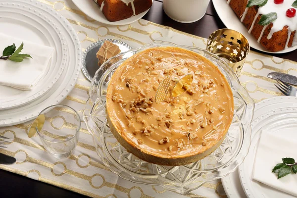 Table set and cheesecake caramel with nuts — Stock Photo, Image