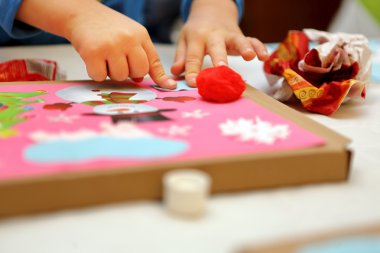 Noel dekorasyon yapma çocuk