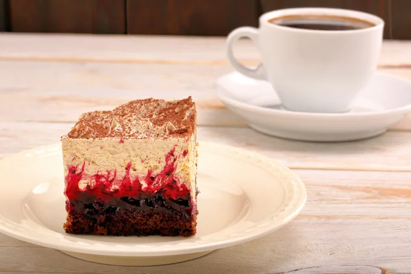 Süße Kaffeekuchen auf hölzernem Hintergrund mit Platz für Text — Stockfoto