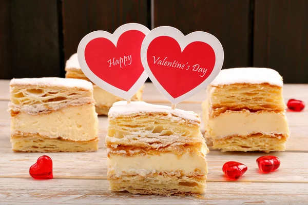 Bolos doces com corações para o Dia dos Namorados com espaço para texto — Fotografia de Stock