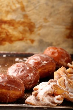 Çörek ve faworki. Yağ Perşembe geleneksel Lehçe çerezleri