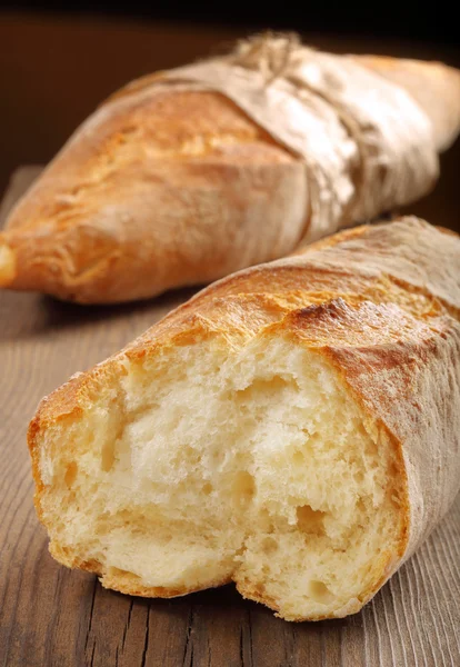 Frisches französisches Baguette in der Bäckerei — Stockfoto