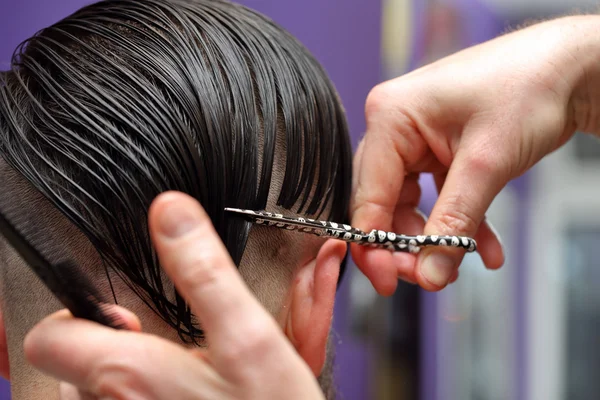 Barber cutting and modeling hair by scissors and comb — Stock Photo, Image