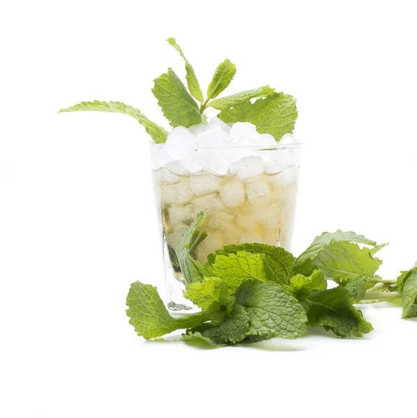 Mint julep na białym tle — Zdjęcie stockowe