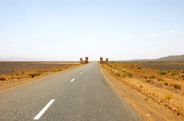 Straight road through the desert — Stock Photo, Image