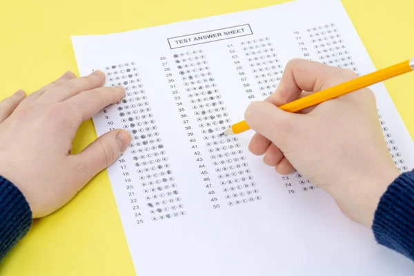 Egzamin Wypełnienie Testu Ołówkiem — Zdjęcie stockowe